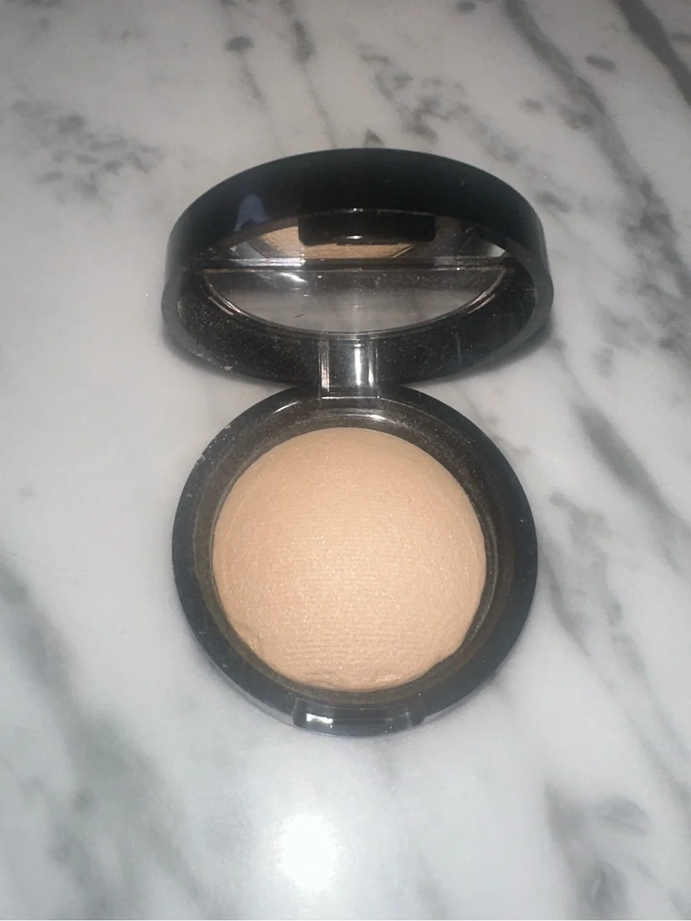 Laura Geller Baked Pressed Powder French Vanilla Shade